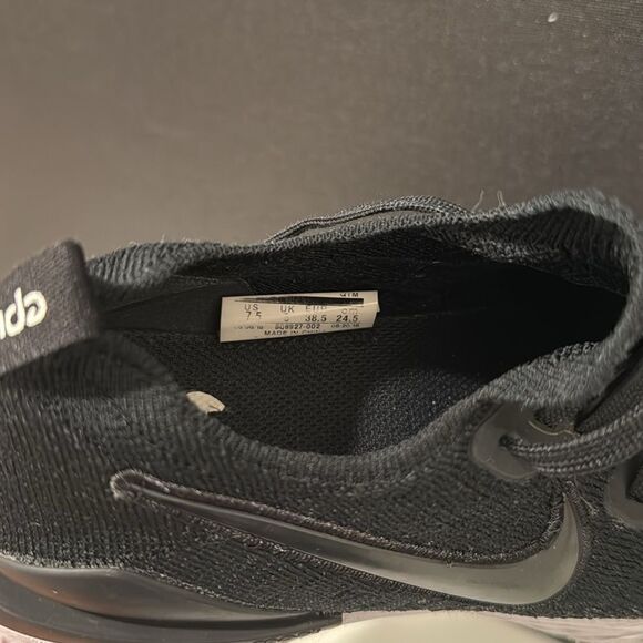 Women’s Nike Sneakers - Picture 7 of 7